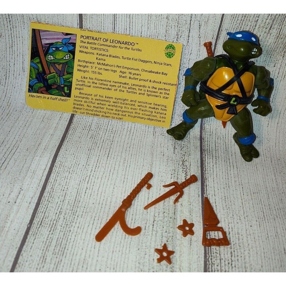 TMNT 1988 Playmates Leonardo Figure w/Weapons/Dagger, File Card Vintage
